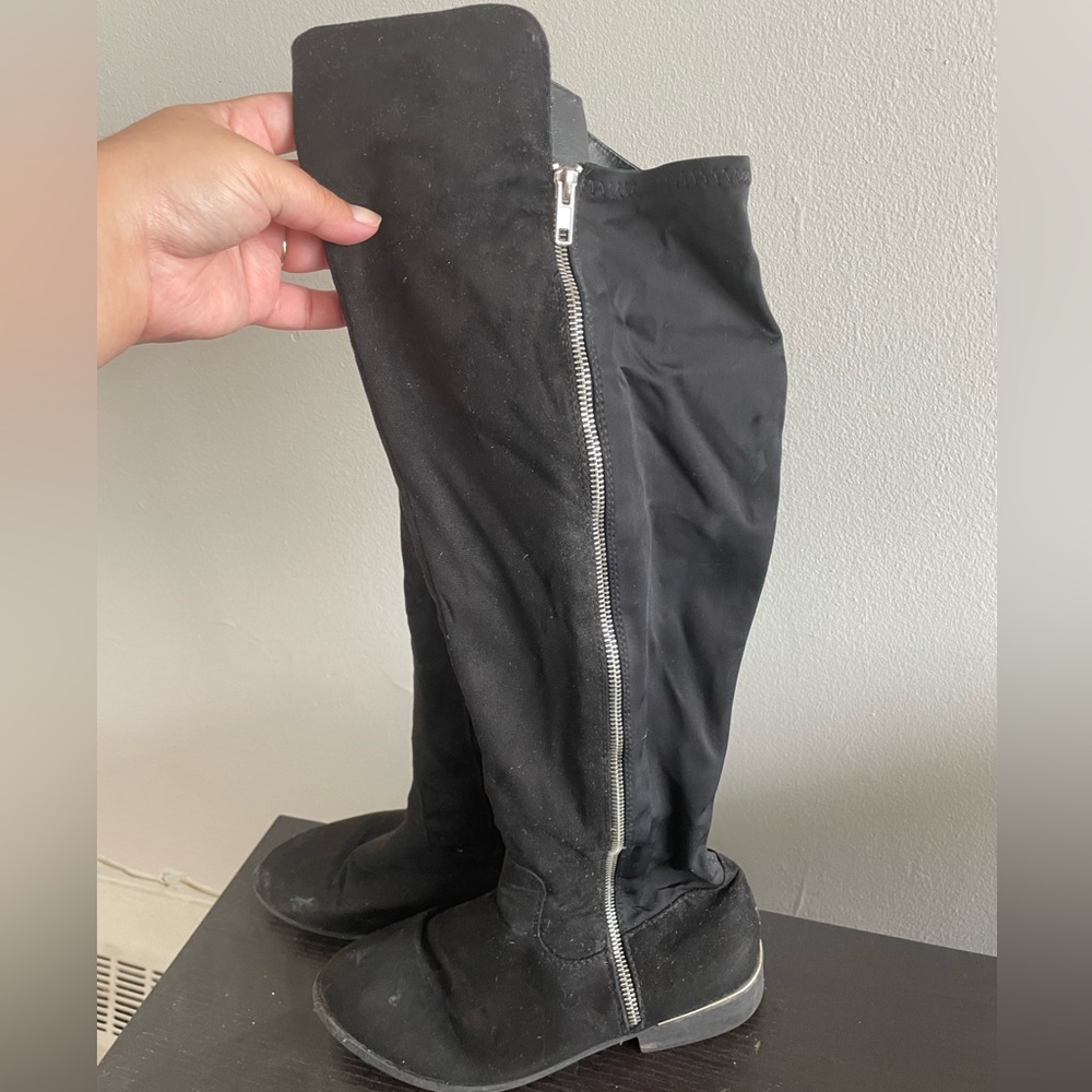 Black Knee-high Stretchy boots Size 9 (good for thick calves!)
